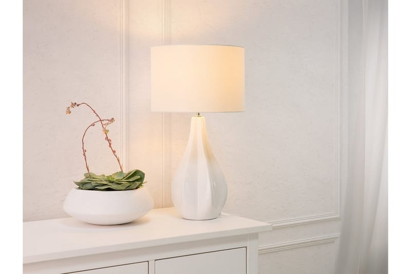 Santee Bordslampa 32 cm - Vit - Bordslampor - Vardagsrumslampa - Fönsterlampa på fot - Fönsterlampa - Sänglampa bord - Sovrumslampa