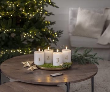 Flamme Advent LED Blockljus 4-pack 7.5 cm - vit med guldsiffror - Belysning & el - Inomhusbelysning & lampor - Dekorationsbelysning