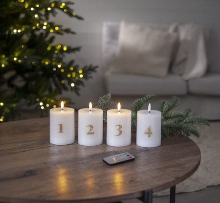 Flamme Advent LED Blockljus 4-pack 7.5 cm - vit med guldsiffror - Belysning & el - Inomhusbelysning & lampor - Dekorationsbelysning