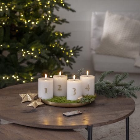 Flamme Advent LED Blockljus 4-pack 7.5 cm - vit med guldsiffror - Belysning & el - Inomhusbelysning & lampor - Dekorationsbelysning