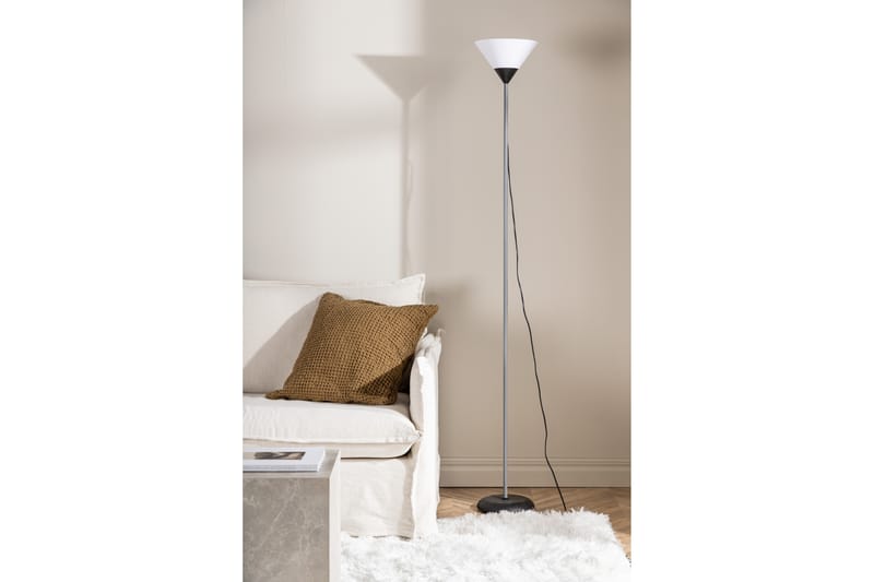 Bawang Golvlampa - Venture Home - Sovrumslampa - Vardagsrumslampa - Uplight golvlampa - Golvlampa