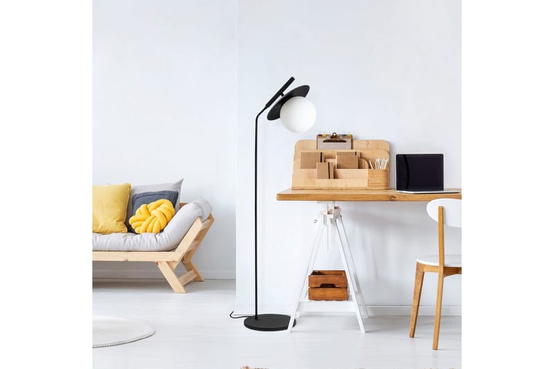 Golvlampa Cartin Svart - Svart - Belysning & el - Inomhusbelysning & lampor - Sovrumslampa