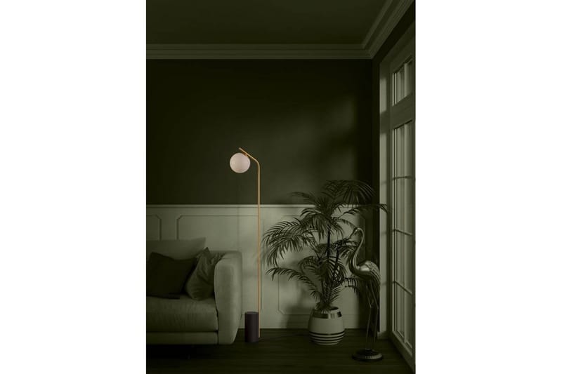 Golvlampa Eglo Betulia Svart/Mässing Opalvit - Belysning & el - Inomhusbelysning & lampor - Sovrumslampa