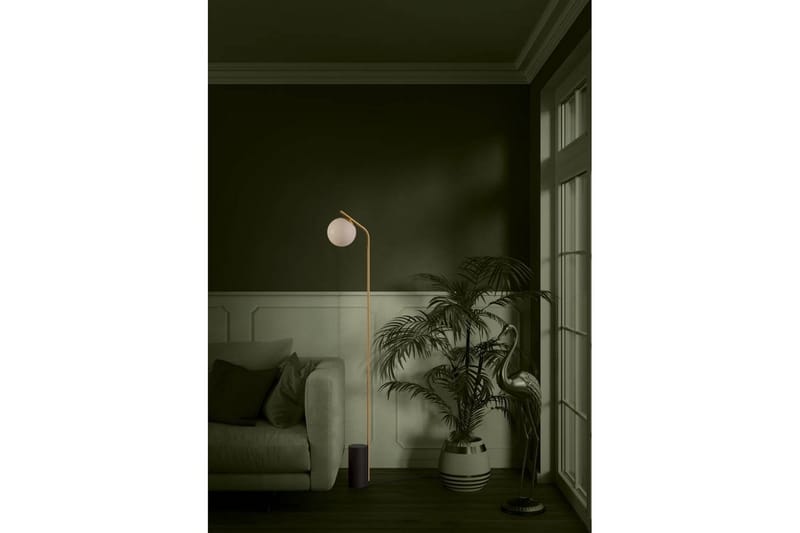 Golvlampa Eglo Betulia Svart/Mässing Opalvit - Belysning & el - Inomhusbelysning & lampor - Sovrumslampa