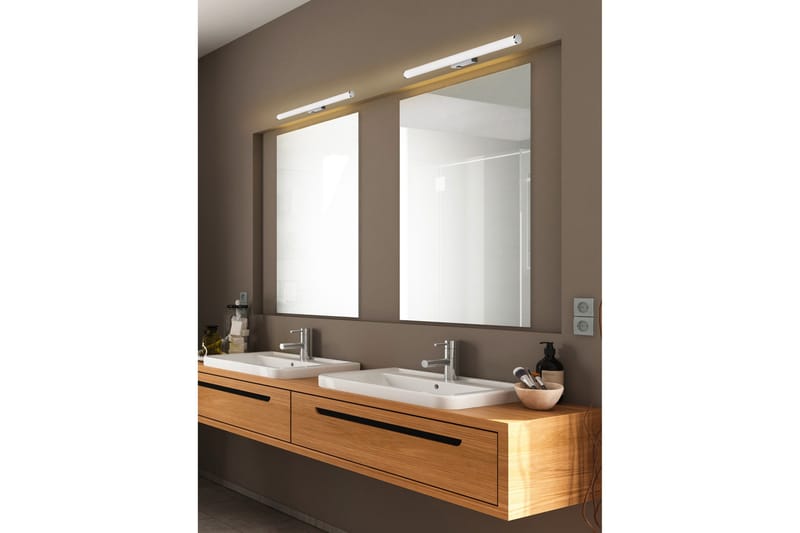 Mattimo H2O LED Vägglampa 60cm krom - Krom - Belysning & el - Inomhusbelysning & lampor - Möbelbelysning & integrerad belysning