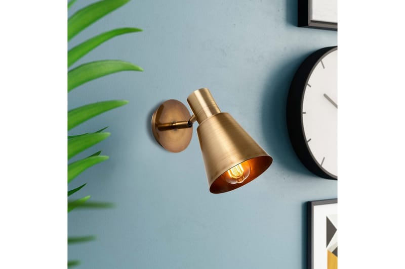 Vägglampa Gullis Triangular Antik - Guld - Belysning & el - Inomhusbelysning & lampor - Vägglampa
