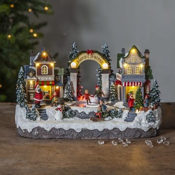 Juldekoration Iceville Roterande Julby med Skridskoåkare 32x19 cm - Flerfärgad - Belysning & el - Julbelysning - Övrig julbelysning