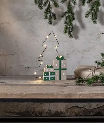 Juldekoration Jolly paket med gran siluett 19x27,5 cm - Grön / Träfärgad / Svart - Belysning & el - Julbelysning - Övrig julbelysning