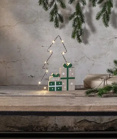 Juldekoration Jolly paket med gran siluett 19x27,5 cm - Grön / Träfärgad / Svart - Belysning & el - Julbelysning - Övrig julbelysning