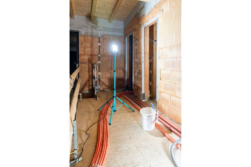 Arbetsbelysning Eglo LED-Stativstrålkastare 100W - Belysning & el - Inomhusbelysning & lampor - Bordslampor - Skrivbordslampa