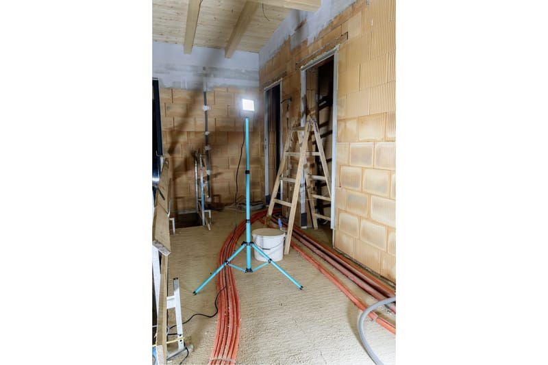 Arbetsbelysning Eglo LED-Stativstrålkastare 30W - Belysning & el - Inomhusbelysning & lampor - Bordslampor - Skrivbordslampa