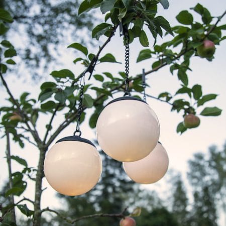 Globus Solcellsdekoration 10 cm - vit och svart - Belysning & el - Utomhusbelysning - Solcellslampa & solcellsbelysning