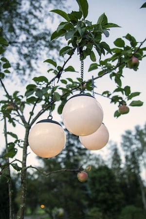 Globus Solcellsdekoration 10 cm - vit och svart - Belysning & el - Utomhusbelysning - Solcellslampa & solcellsbelysning