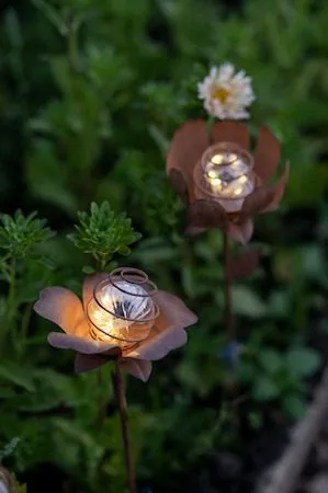 Oxida Flower 2 pack Solcellsdekoration 13 cm - rost - Belysning & el - Utomhusbelysning - Solcellslampa & solcellsbelysning