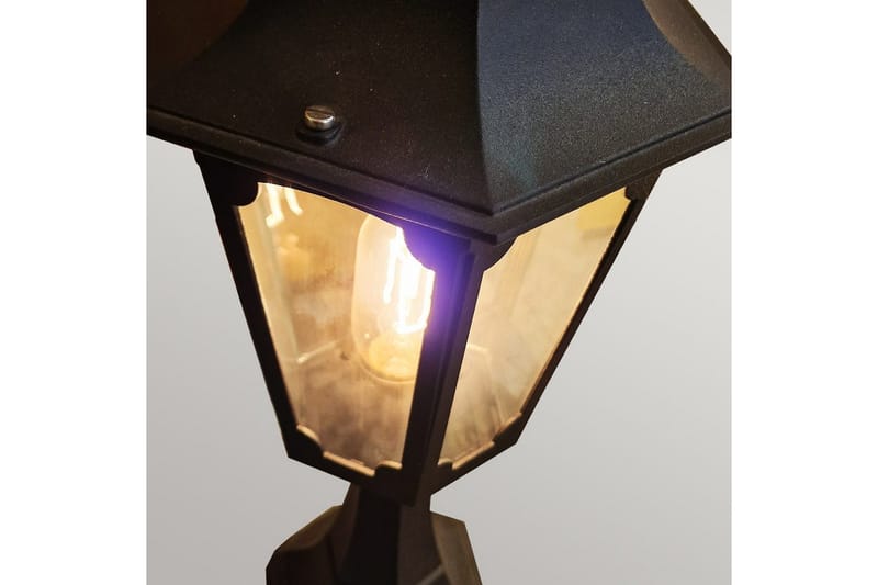 Sockellampa Elstead Lighting Chapel - Belysning & el - Utomhusbelysning - Stolplykta