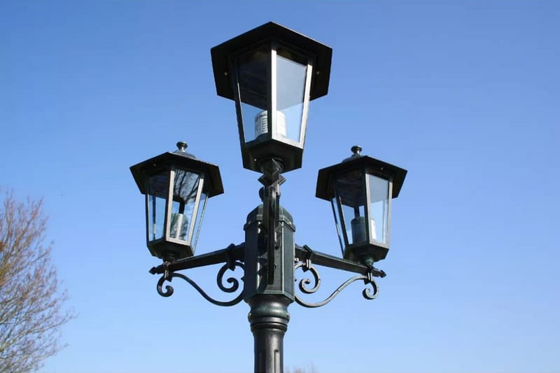 Trädgårdslampa 3 armar 215 cm mörkgrön/svart aluminium - Grön - Belysning & el - Utomhusbelysning - Stolplykta
