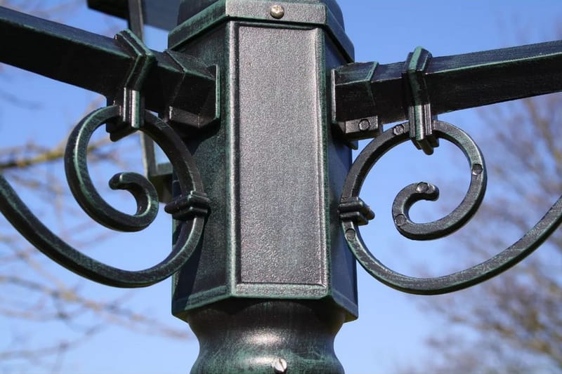 Trädgårdslampa 3 armar 215 cm mörkgrön/svart aluminium - Grön - Belysning & el - Utomhusbelysning - Stolplykta