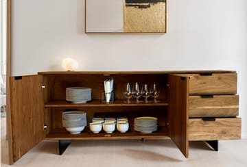 Belova Sideboard 175 cm - naturfärgad akacia och svart - Förvaring - Förvaringsmöbler - Sideboard & skänk