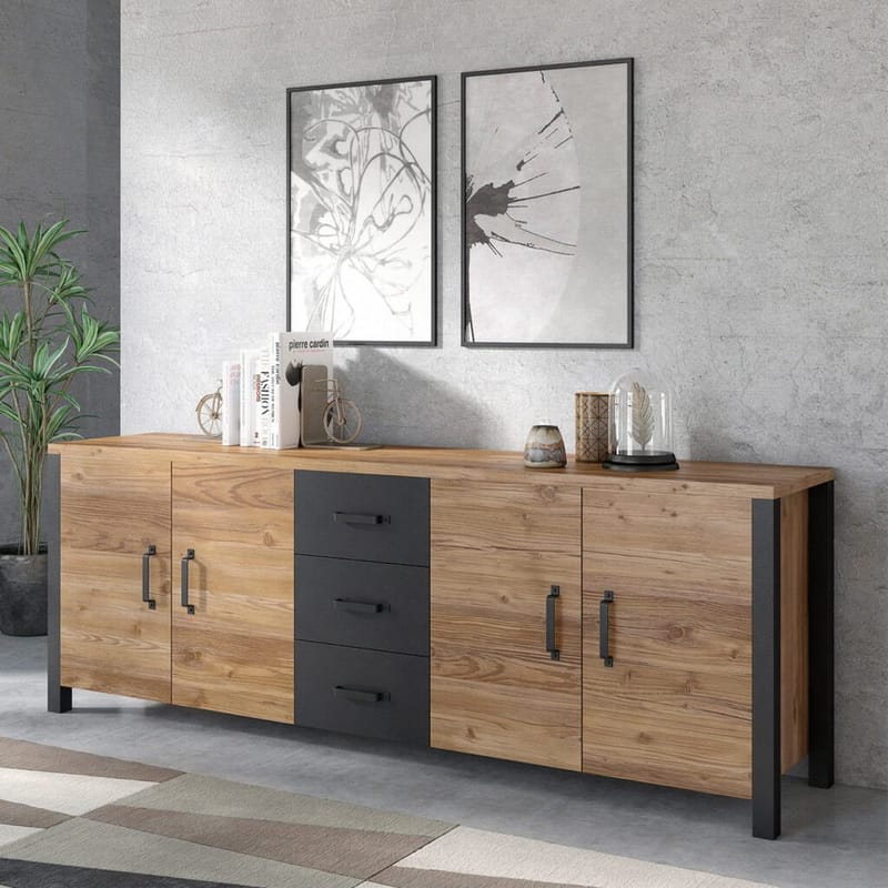 Olin Skänk med 4 Dörrar och 3 Lådor 220 cm i Trä med Furuutseende - Mellanbrun - Förvaring - Förvaringsmöbler - Sideboard & skänk
