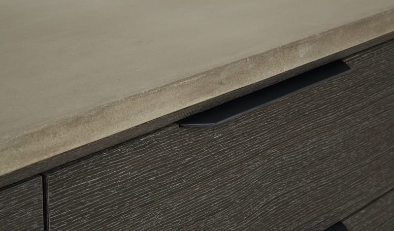Skänk 160 cm bred mörkbetsad ek med betongskiva - Mörkbetsad ek - Förvaring - Förvaringsmöbler - Sideboard & skänk