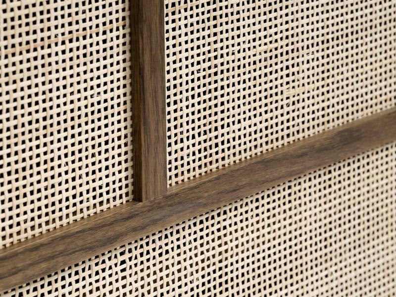 Yuma skänk i smoked oak med rotting detaljer, skjutdörrar - Smoked oak - Förvaring - Förvaringsmöbler - Sideboard & skänk