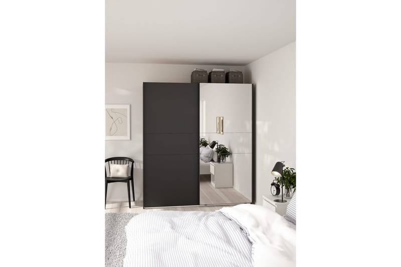 Takeru Garderob med Spegel 179x200 cm - Svart - Förvaring - Klädförvaring - Garderob & garderobssystem