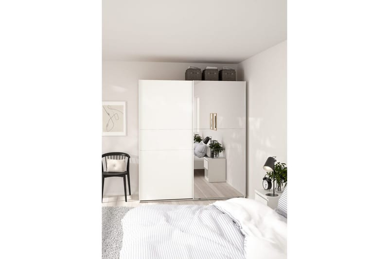 Takeru Garderob med Spegel 179x200 cm - Vit - Förvaring - Klädförvaring - Garderob & garderobssystem