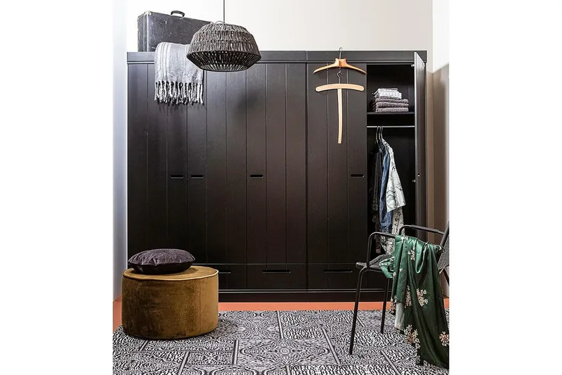 Varius Garderob 140x53 cm 3 Dörrer - Furu/Svart - Förvaring - Klädförvaring - Garderob & garderobssystem