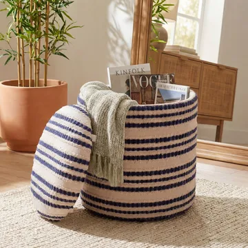 Öster Rund sittpuff med förvaring i bomull - beige, mörkblå - Förvaring - Småförvaring - Förvaringskorgar - Flätad korg & rottingkorg