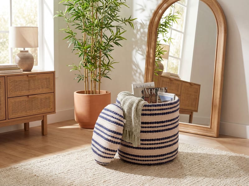 Öster Rund sittpuff med förvaring i bomull - beige, mörkblå - Förvaring - Småförvaring - Förvaringskorgar - Flätad korg & rottingkorg