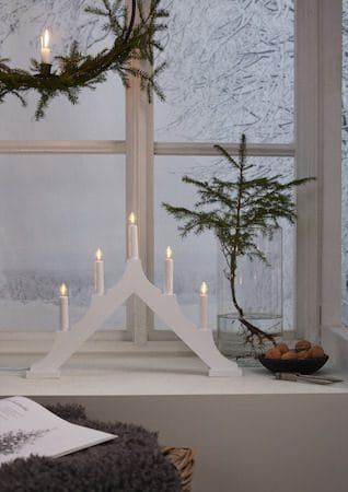 Alma Adventsljusstake 44 cm - Elljusstake i Trä för Fönster - Vit - Inredning - Julpynt & helgdekoration - Julpynt & juldekoration