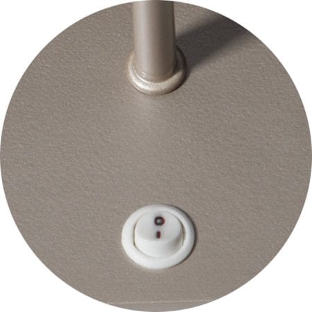 Astro Stjärna på fot 35 cm - vit och beige - Inredning - Julpynt & helgdekoration - Julpynt & juldekoration