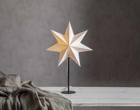 Mixa Adventsstjärna på Fot 50 cm – Jullampa i papper / metall - Vit med svart fot - Inredning - Julpynt & helgdekoration - Julpynt & juldekoration