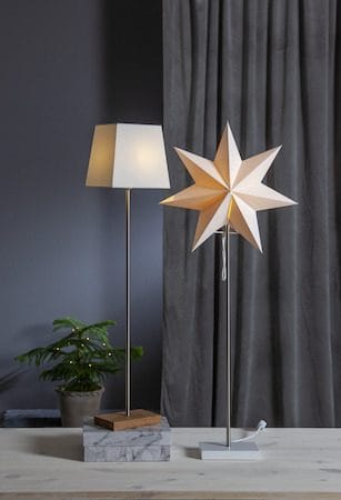 Moa Hög Adventsstjärna på Fot 82 cm med skärm i Plast med Metallstativ - Vit - Inredning - Julpynt & helgdekoration - Julpynt & juldekoration