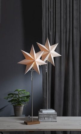 Moa Hög Adventsstjärna på Fot 82 cm med skärm i Plast med Metallstativ - Vit - Inredning - Julpynt & helgdekoration - Julpynt & juldekoration