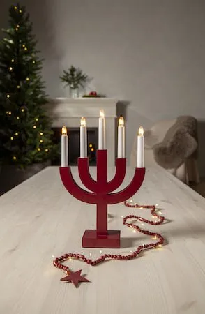 Selma Adventsljusstake 25 cm - Ljusstake i Trä för Advent - Vinröd - Inredning - Julpynt & helgdekoration - Julpynt & juldekoration