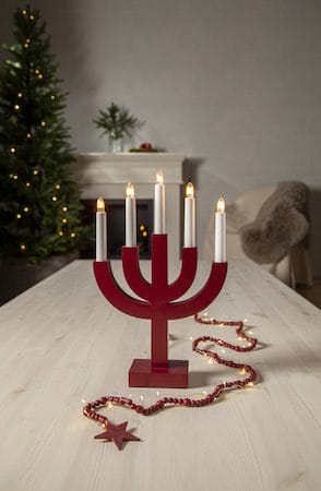 Selma Adventsljusstake 25 cm - Ljusstake i Trä för Advent - Vinröd - Inredning - Julpynt & helgdekoration - Julpynt & juldekoration