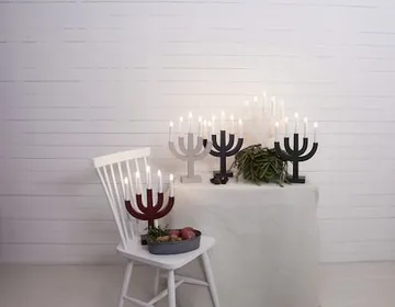 Selma Adventsljusstake 25 cm - Ljusstake i Trä för Advent - Vinröd - Inredning - Julpynt & helgdekoration - Julpynt & juldekoration