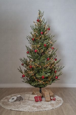 Konstgjord Julgran Uppsala 210 cm - Grön - Inredning - Julpynt & helgdekoration - Julpynt & juldekoration - Plastgran