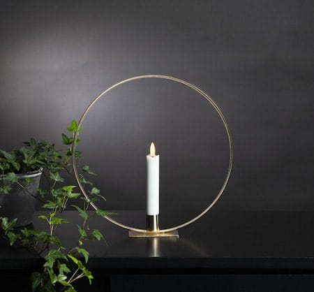Flamme Ring Inomhusdekoration 28.5 cm - mässing/vit - Inredning - Ljus & dofter - Ljusstake & ljuslykta - Kandelaber & bordsljusstake