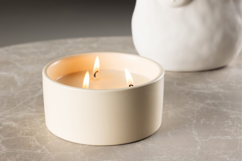 Douglas Doftljus - Beige - Inredning - Ljus & dofter - Stearinljus - Doftljus