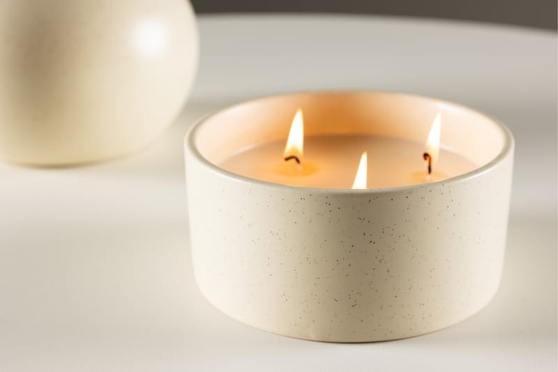 Douglas Doftljus - Beige - Inredning - Ljus & dofter - Stearinljus - Doftljus