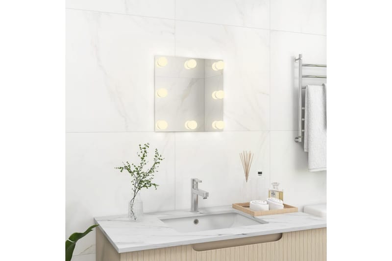 Väggspegel med LED-belysning fyrkantig - Silver - Inredning - Speglar - Väggspegel