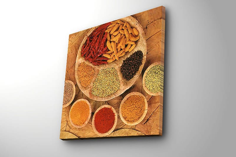 Canvastavla 45x45 cm - Färgglad samling av kryddor och örter på en rund tallrik - Röd / Gul / Brun - Inredning - Tavlor & konst - Canvastavlor
