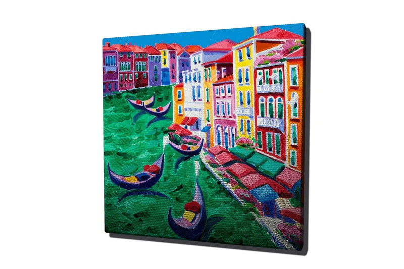 Canvastavla 45x45 cm - Färgglad vy av en kanal med gondoler och färgglada byggnader - Grön / Röd / Blå - Inredning - Tavlor & konst - Canvastavlor