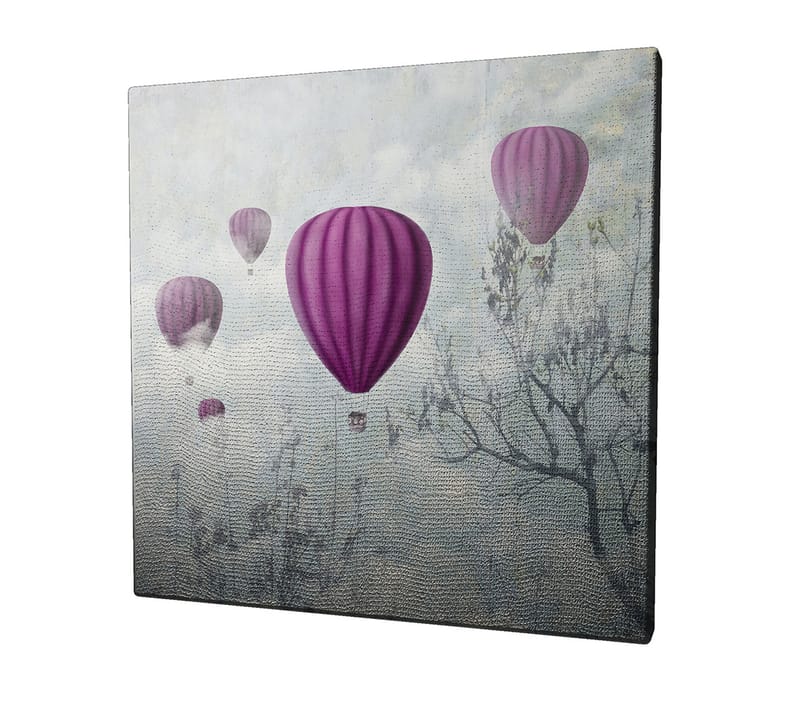 Canvastavla 45x45 cm - Flera lila ballonger sväva över en dimmig himmel - Lila / Grå / Vit - Inredning - Tavlor & konst - Canvastavlor