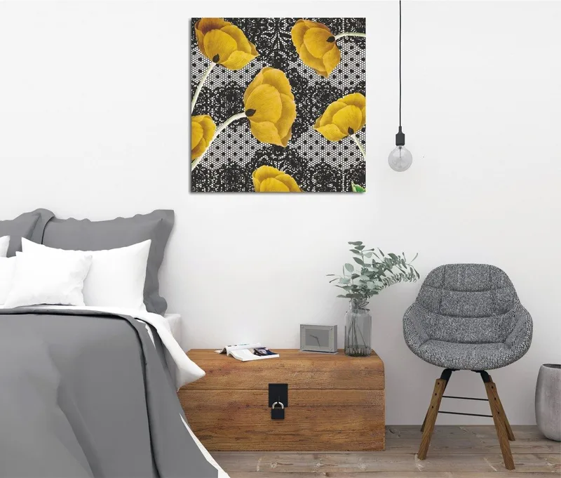 Canvastavla 45x45 cm - Gula blommor mot en svart och vit bakgrund - Gult / Svart / Vitt - Inredning - Tavlor & konst - Canvastavlor