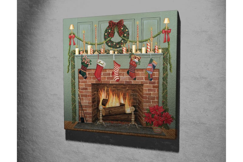 Canvastavla 45x45 cm - Juldekorationer vid en öppen spis med strumpor och ljus - Röd / Grön / Brun - Inredning - Tavlor & konst - Canvastavlor