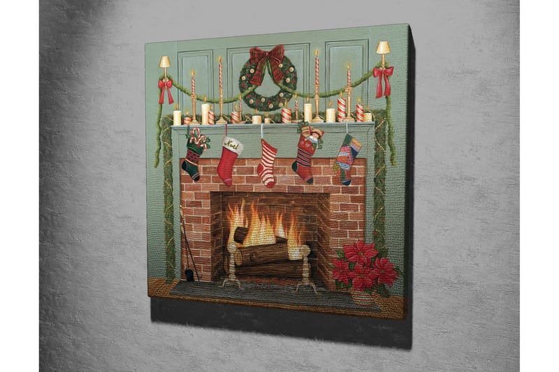 Canvastavla 45x45 cm - Juldekorationer vid en öppen spis med strumpor och ljus - Röd / Grön / Brun - Inredning - Tavlor & konst - Canvastavlor