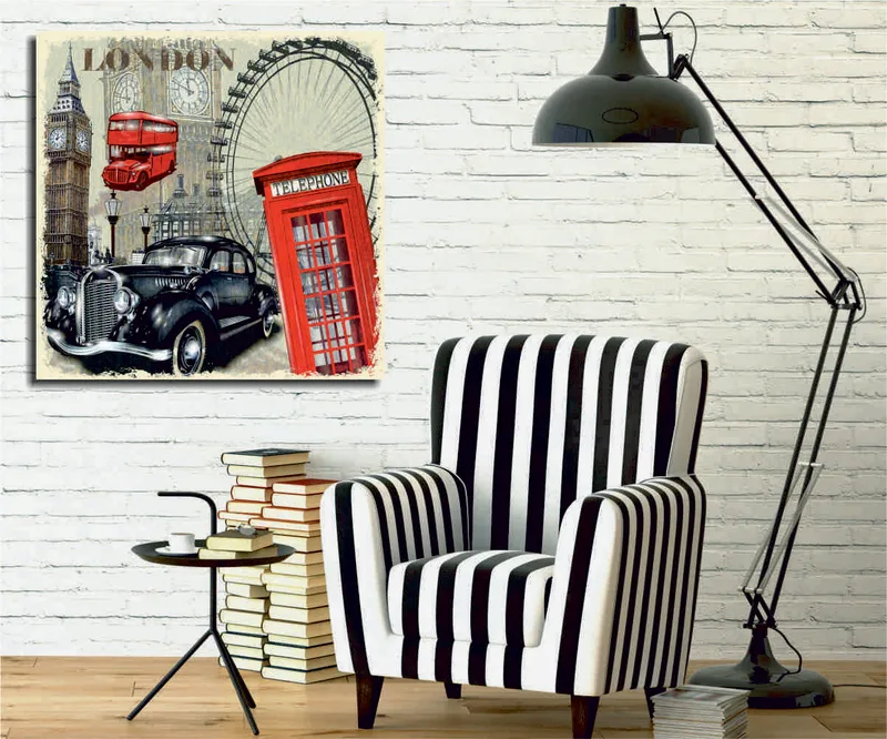 Canvastavla 45x45 cm - London-inspirerad stadsscen med en röd telefonkiosk och en klassisk bil, Röd / Svart / Beige